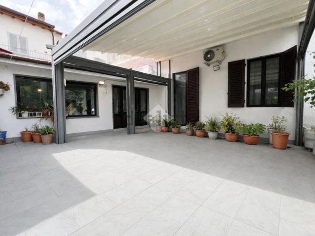 Casa in vendita a Mezzana, Prato