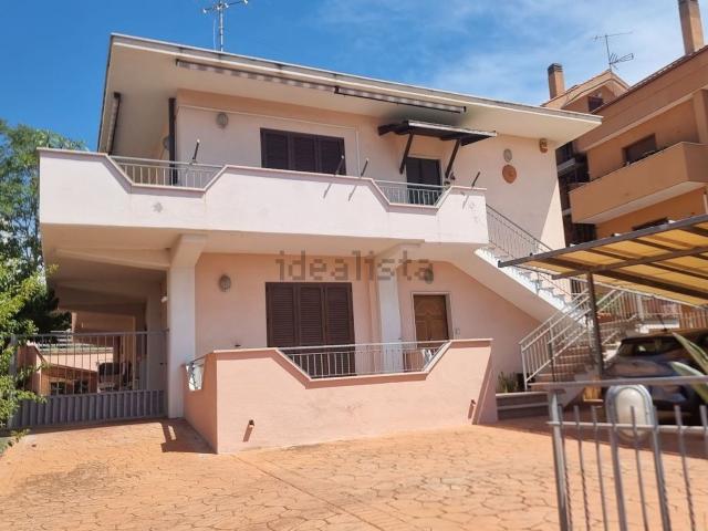 Casa in vendita a Colfiorito, Roma Capitale