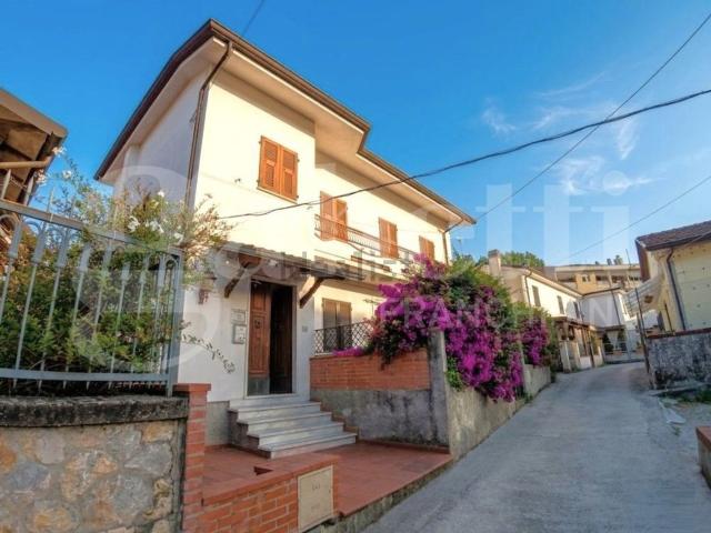 Casa in vendita a Bonascola, Carrara