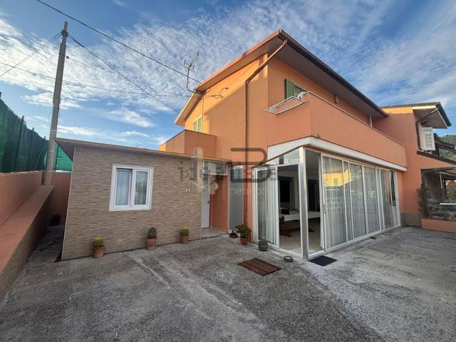 Casa in vendita a Fontia, Carrara