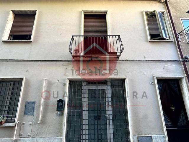 Casa in vendita a Centro storico, Marche
