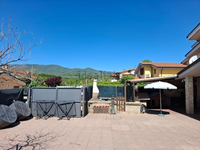 Casa in vendita a Valle Mazzone, Roma Capitale
