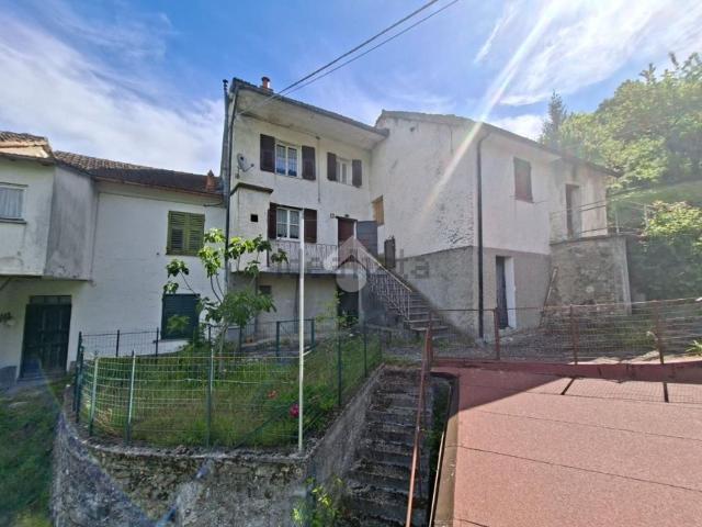 Casa in vendita a Vobbia, Liguria