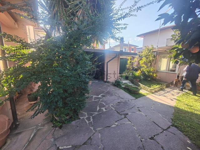 Casa in vendita a Marina di Carrara, Carrara