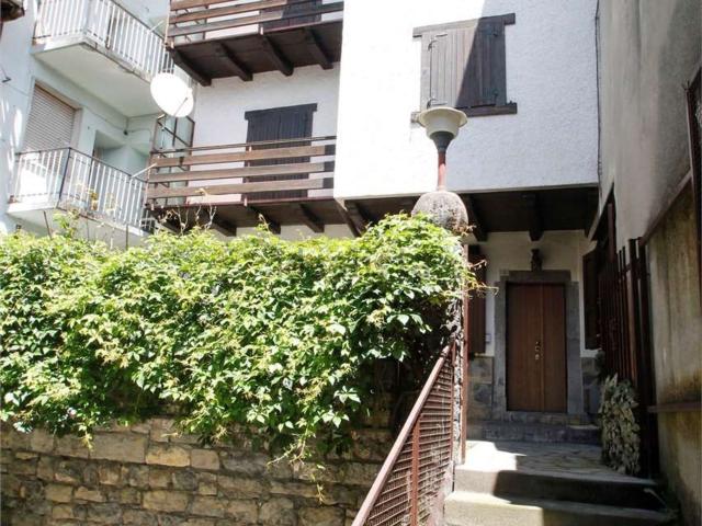 Casa in vendita a Locatello, Lombardia