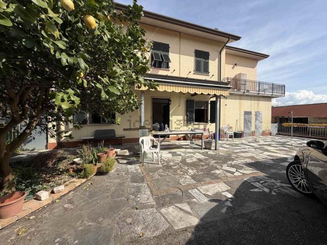 Casa in vendita a Sarzana, Liguria