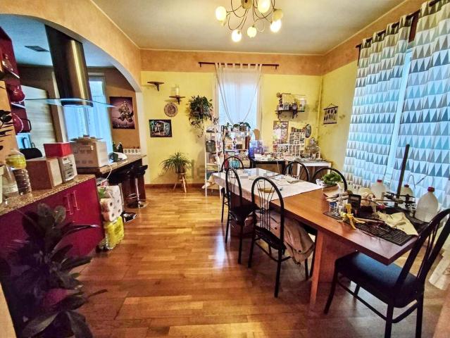 Casa in vendita a Vezzano Ligure, Liguria