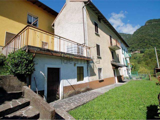 Casa in vendita a Sant'omobono Imagna, Lombardia