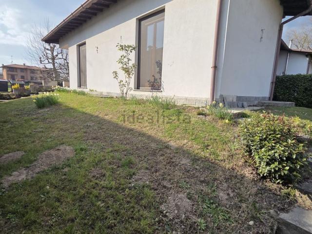 Casa in vendita a Luisago, Lombardia