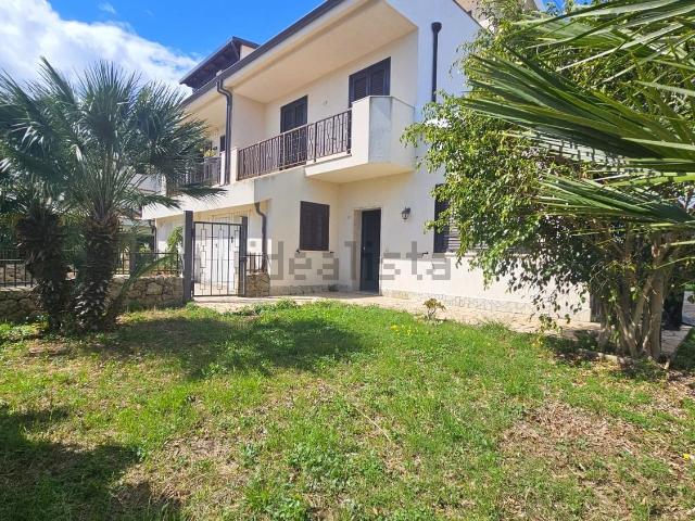 Casa in vendita a Villaggio Elios, Siracusa