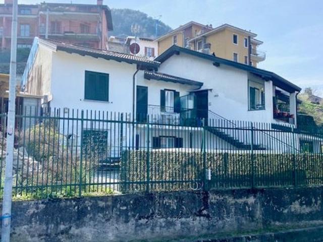 Casa in vendita a Bellano, Lombardia
