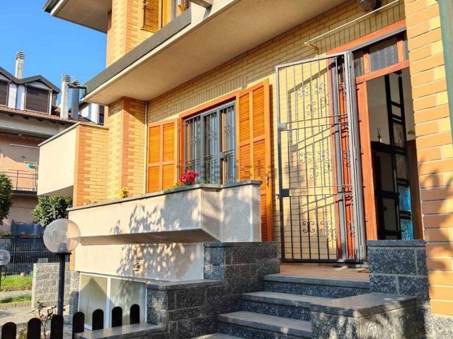 Casa in vendita a Limbiate, Lombardia