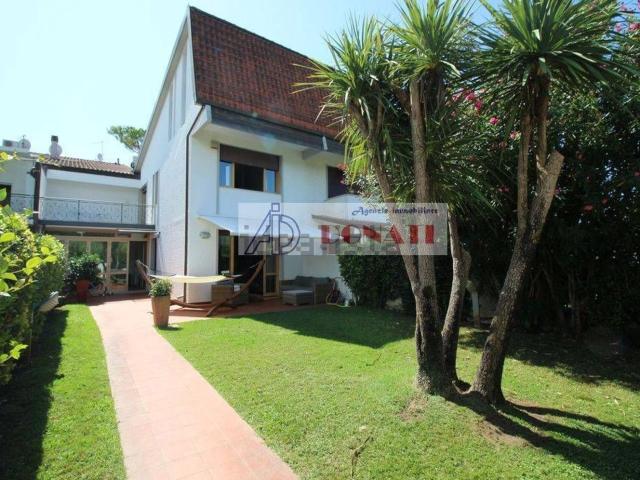 Casa in vendita a Montignoso, Toscana