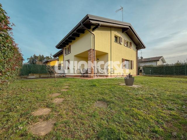 Casa in vendita a Limido Comasco, Lombardia