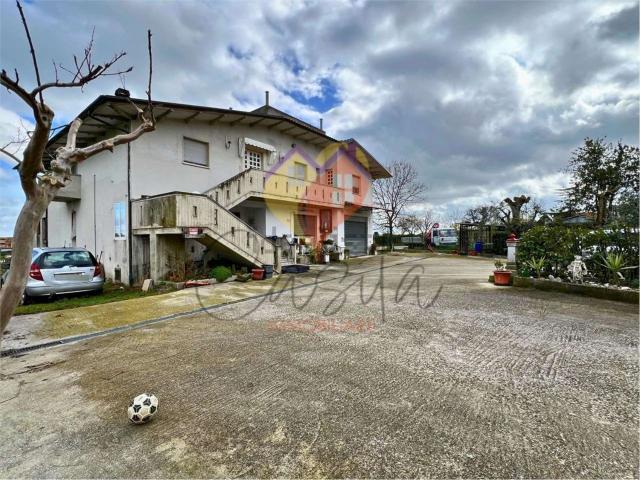 Casa in vendita a Unione dei Comuni della Val Vibrata, Sant'egidioalla Vibrata