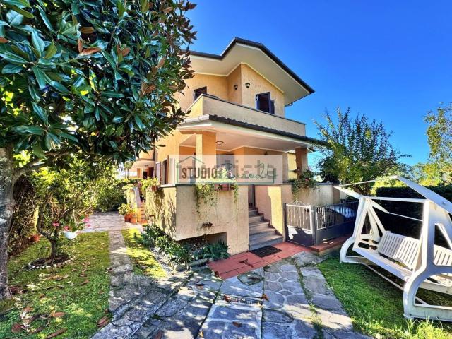 Casa in vendita a Tonfano, Toscana