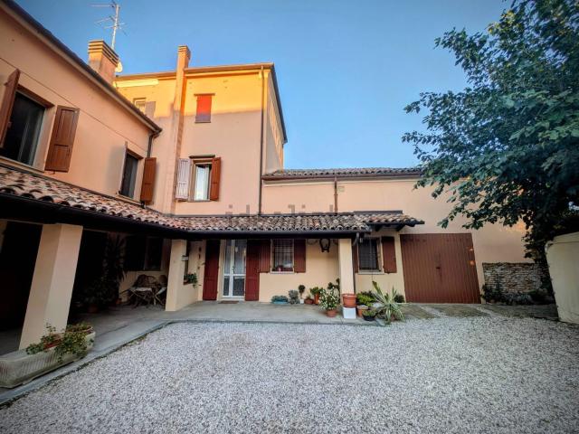 Casa in vendita a Ferrara, Reggio Emilia