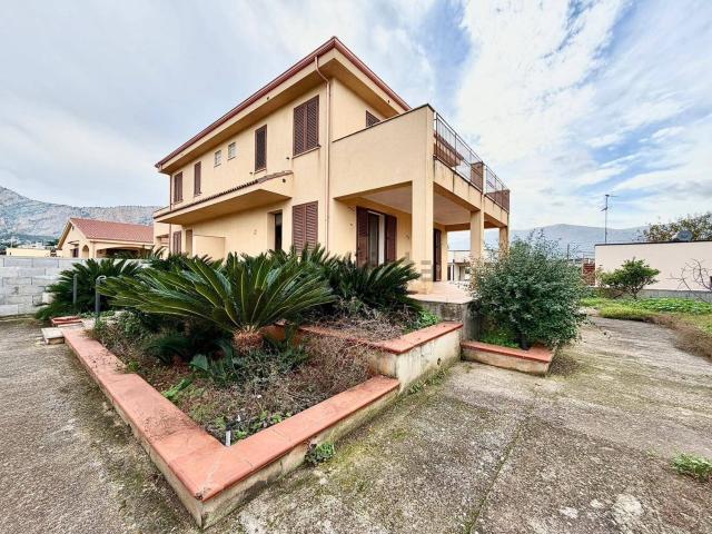 Casa in vendita a Carini, Sicilia