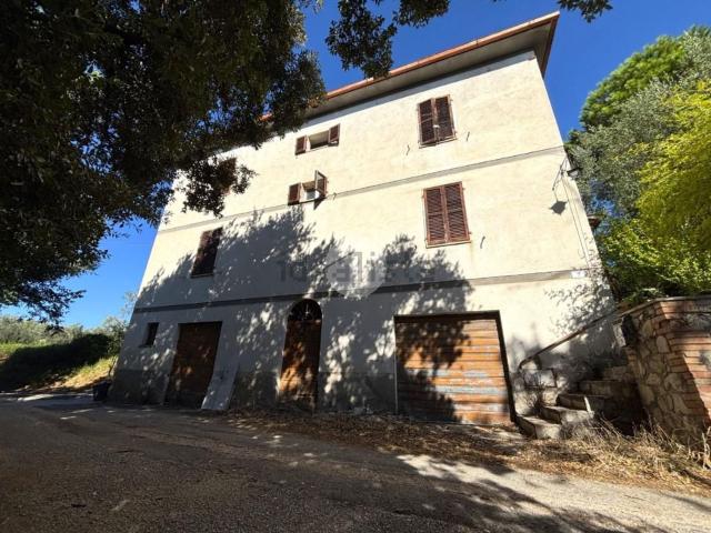Casa in vendita a Cesi, Terni