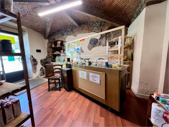 Casa in vendita a Sangiano, Varese