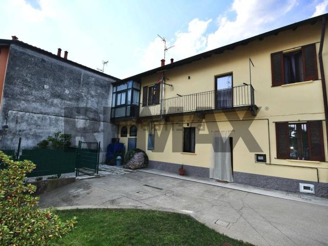 Casa in vendita a Casello Ferroviario, Castano Primo