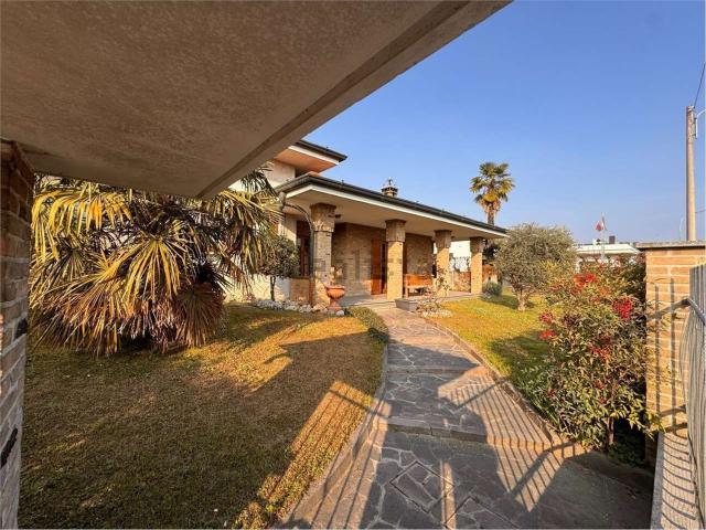 Casa in vendita a Cabiate, Lombardia