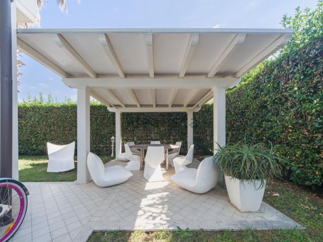 Casa in vendita a Montignoso, Toscana