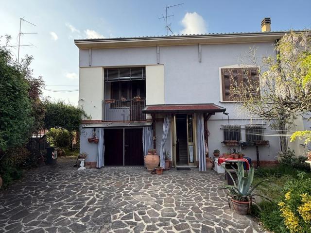Casa in vendita a Ostiglia, Lombardia