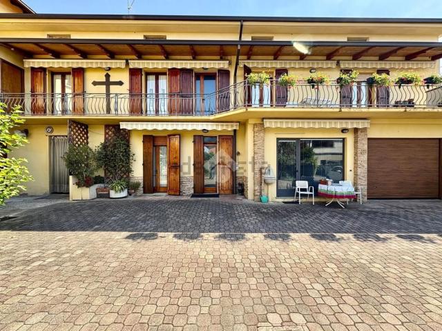 Casa in vendita a Adro, Lombardia