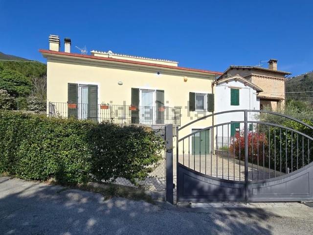 Casa in vendita a Campello Sul Clitunno, Umbria