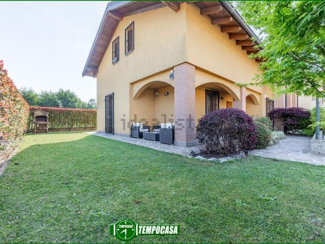 Casa in vendita a Cavenago Brianza, Lombardia
