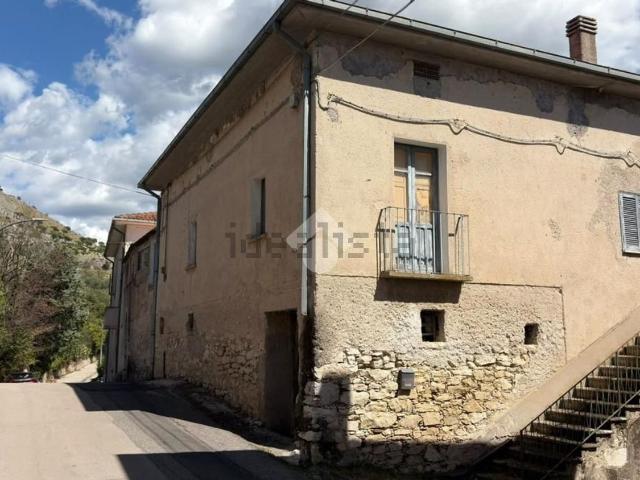 Casa in vendita a S. Lucia, Cervaro