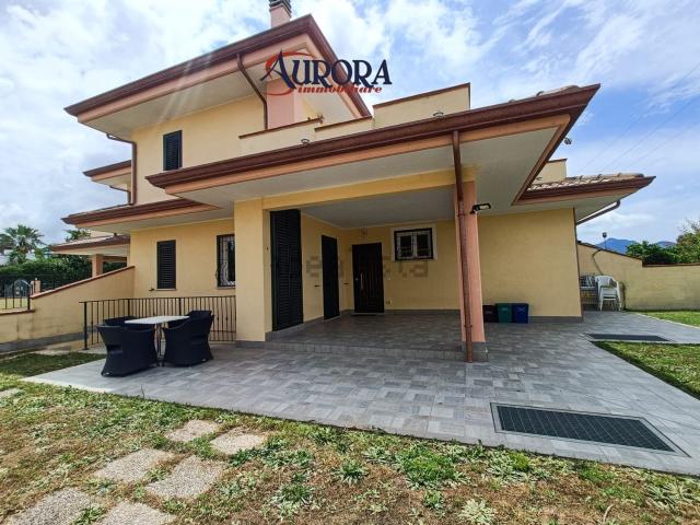 Casa in vendita a Punta di Sabaudia, Sabaudia