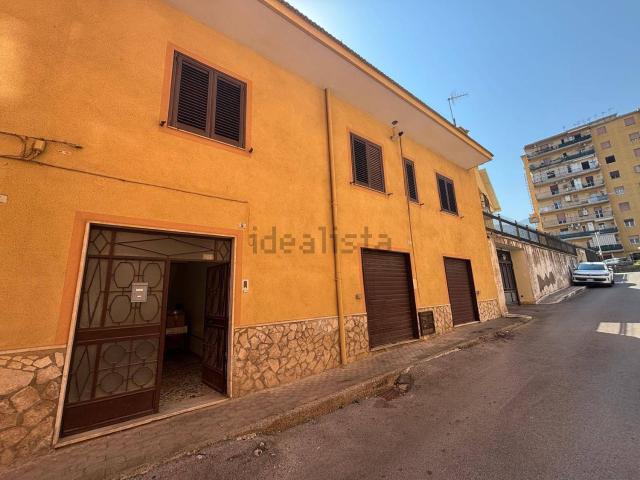 Casa in vendita a Angri, Campania