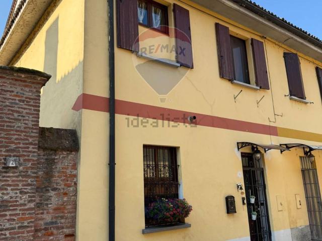 Casa in vendita a Vellezzo Bellini, Lombardia