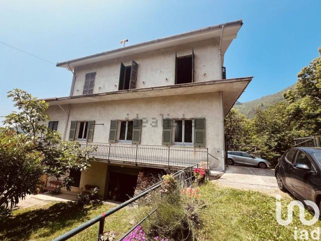 Casa in vendita a Borzonasca, Liguria