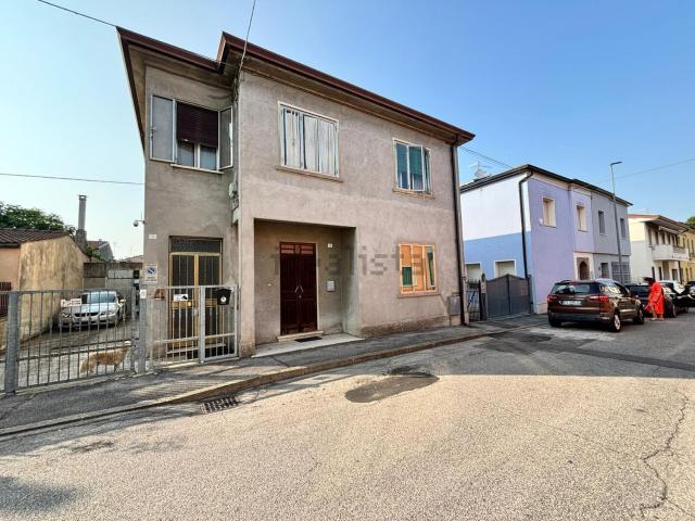 Casa in vendita a Legnago, Veneto