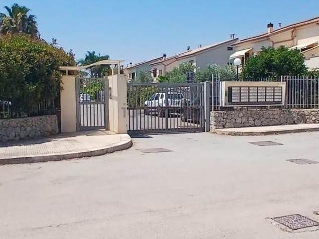 Casa in vendita a Villaggio Elios, Siracusa