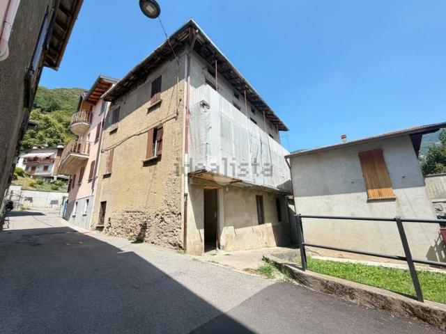 Casa in vendita a Carenno, Lecco