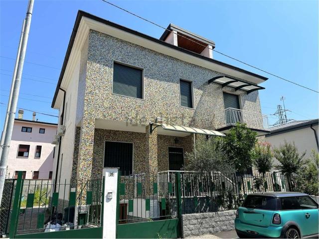 Casa in vendita a Moncucco, Brugherio
