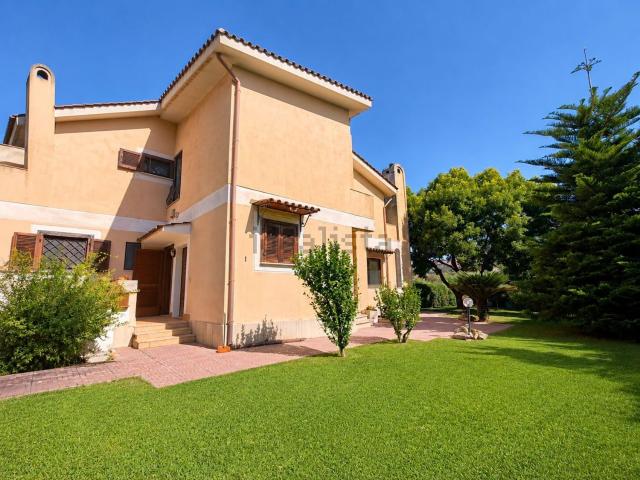 Casa in vendita a Marina di Tor San Lorenzo, Roma Capitale
