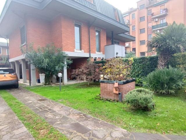 Casa in vendita a Locate di Triulzi, Lombardia