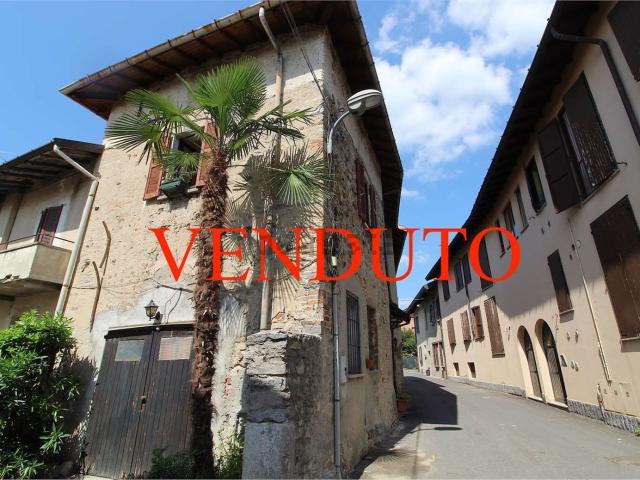 Casa in vendita a Buguggiate, Lombardia