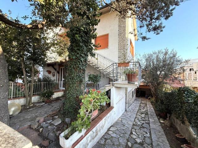 Casa in vendita a Cecina, Toscana