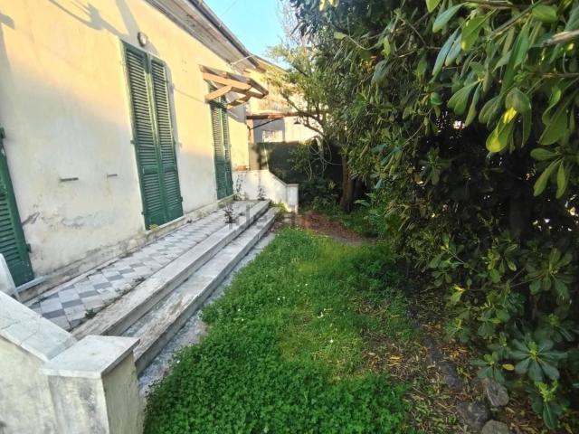 Casa in vendita a Castagnola, Marina Di Massa