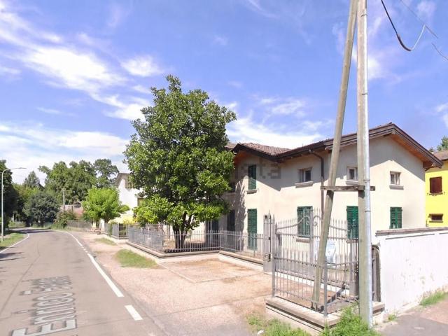 Casa in vendita a Sesso, Re