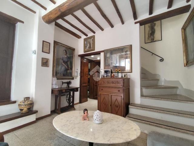 Casa in vendita a Foligno, Umbria