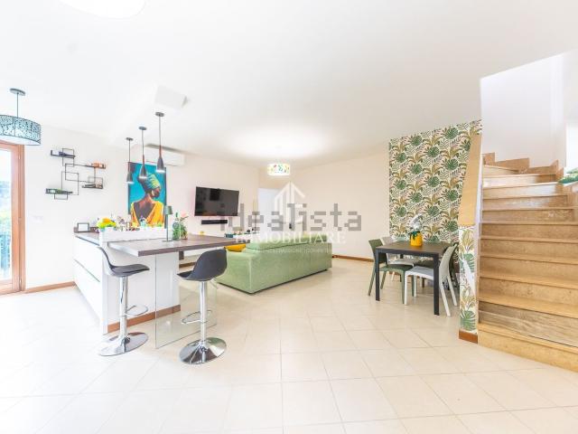 Casa in vendita a Valle Mazzone, Roma Capitale