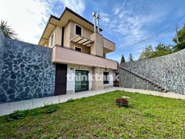 Casa in vendita a Pedara, Sicilia