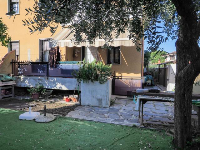 Casa in vendita a Marina di Massa, Marina Di Massa